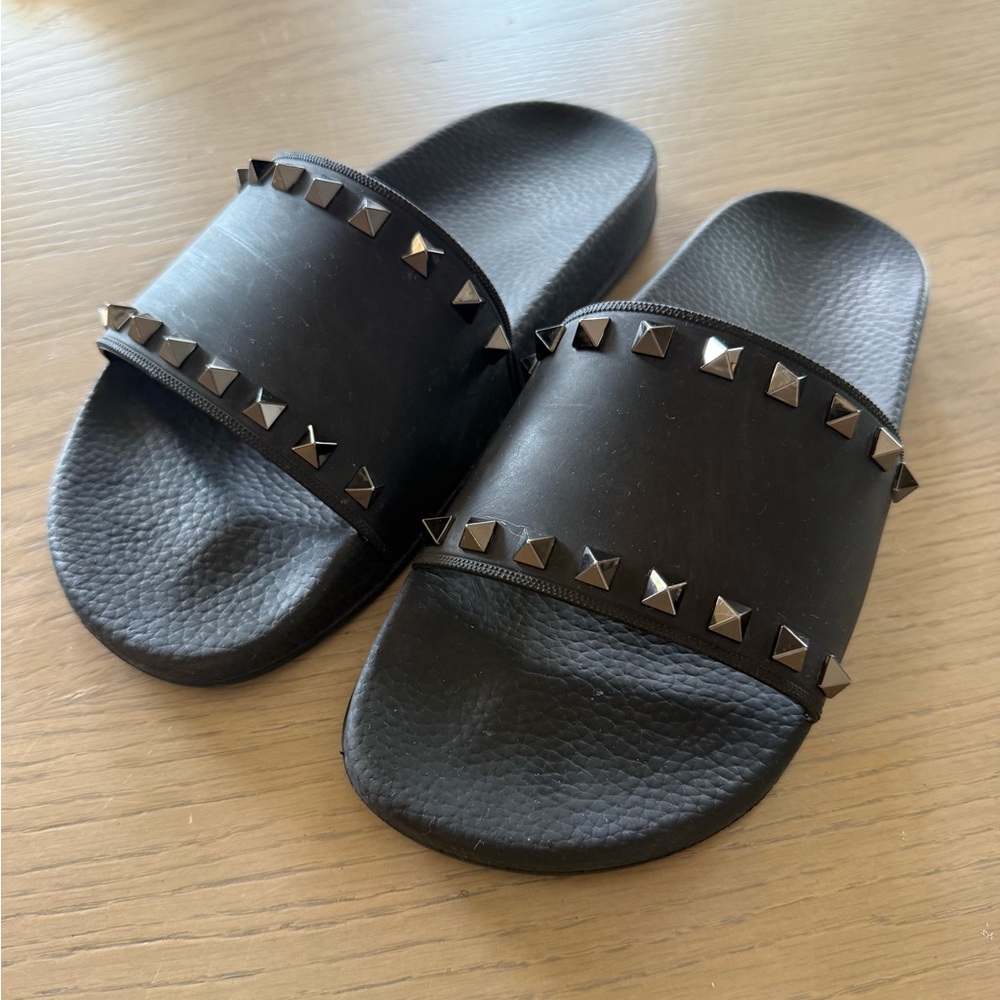 Valentino Garavani Rockstud Rubber Slide Sandals - Picture 3 of 6